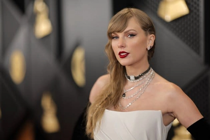 Taylor Swift Net Worth: Age, Height, Top Songs & Career 6 Taylor Swift Net Worth 4