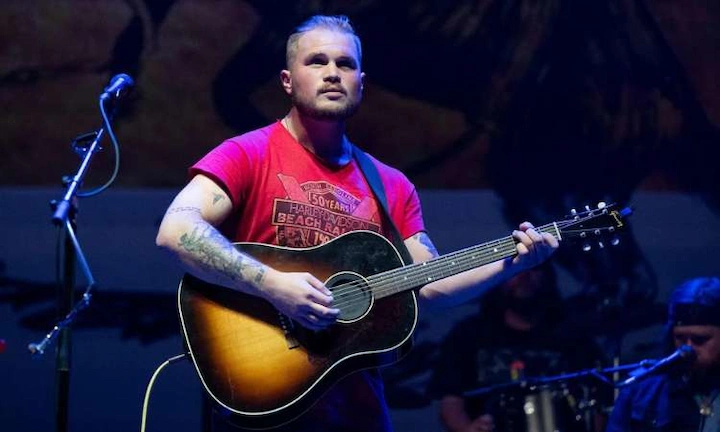 Zach Bryan Net Worth: From Navy to Stardom 3 Zach Bryan Net Worth 3